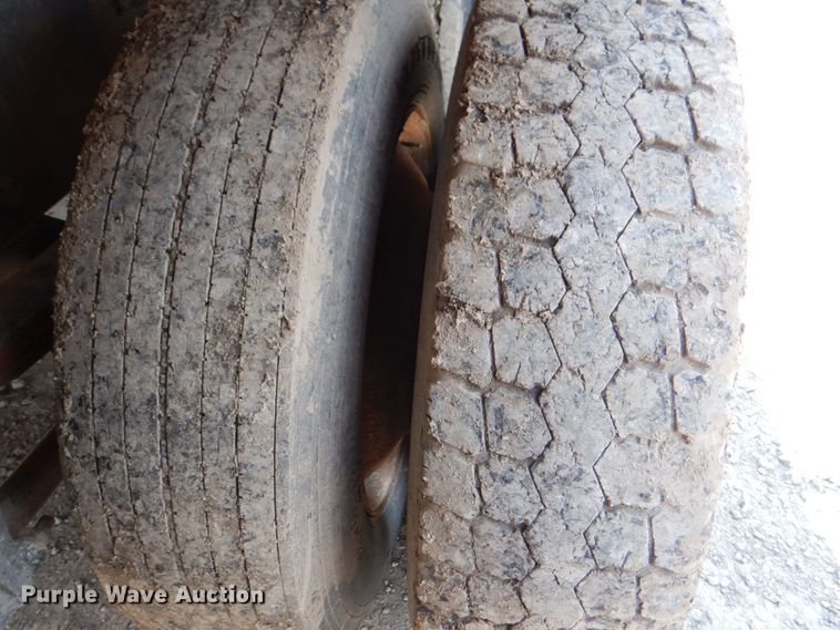 image for item JY9759 1984 Ford 9000  flatbed truck