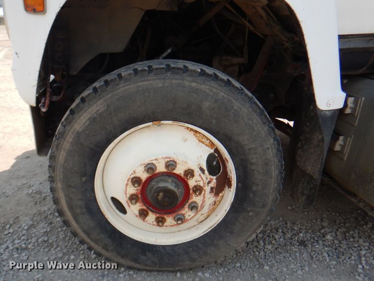 image for item JY9759 1984 Ford 9000  flatbed truck