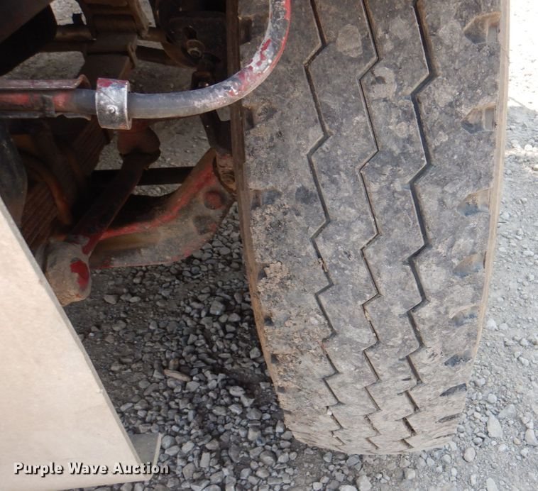 image for item JY9759 1984 Ford 9000  flatbed truck