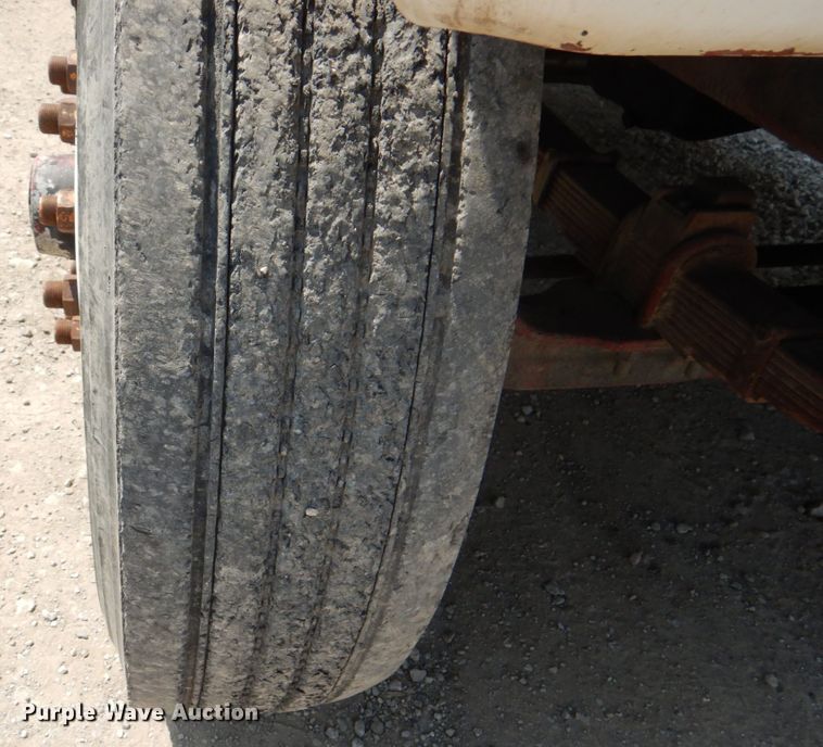 image for item JY9759 1984 Ford 9000  flatbed truck