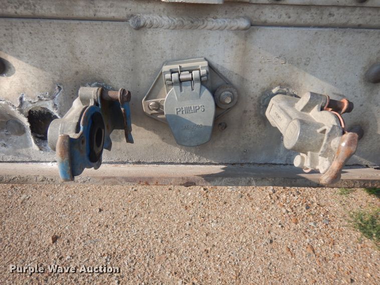 image for item KU9438 2005 Wilson PSDCL-402H  livestock trailer