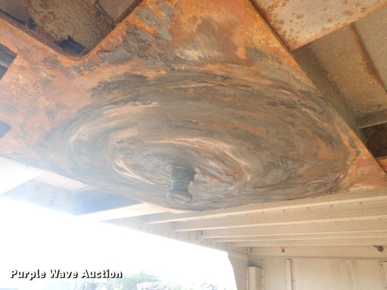 image for item KU9438 2005 Wilson PSDCL-402H  livestock trailer