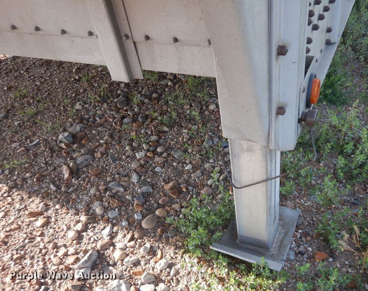 image for item KU9438 2005 Wilson PSDCL-402H  livestock trailer