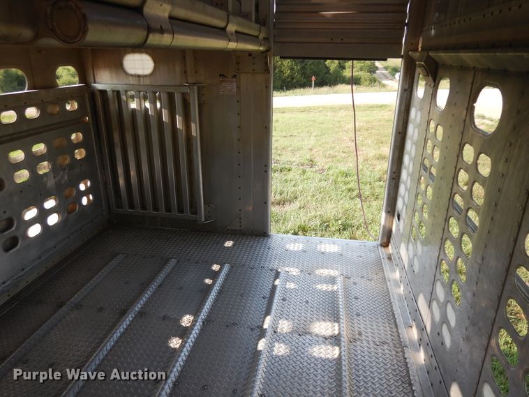 image for item KU9438 2005 Wilson PSDCL-402H  livestock trailer