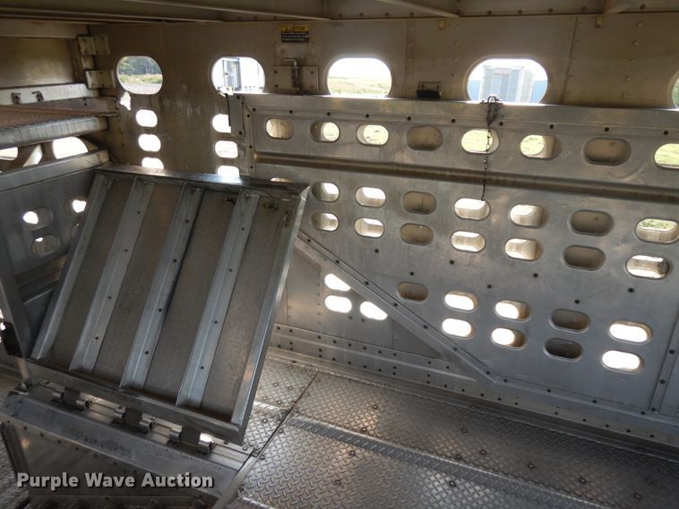 image for item KU9438 2005 Wilson PSDCL-402H  livestock trailer