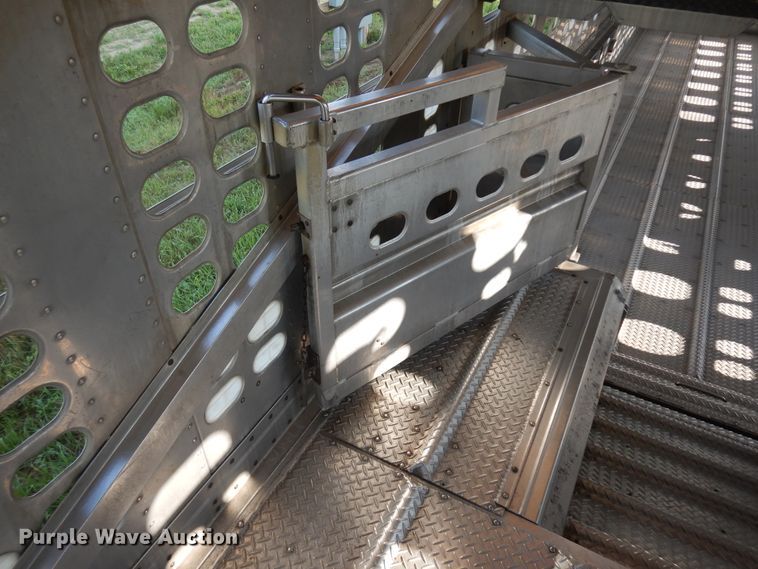 image for item KU9438 2005 Wilson PSDCL-402H  livestock trailer