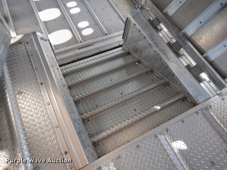 image for item KU9438 2005 Wilson PSDCL-402H  livestock trailer