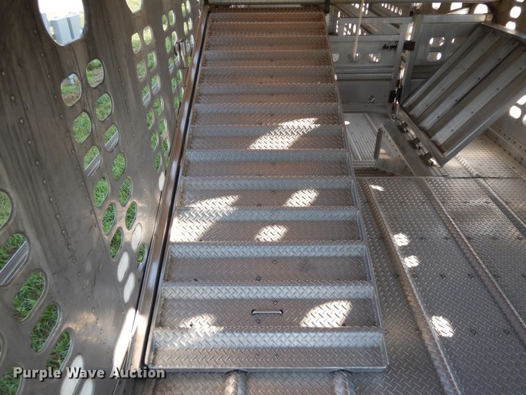 image for item KU9438 2005 Wilson PSDCL-402H  livestock trailer