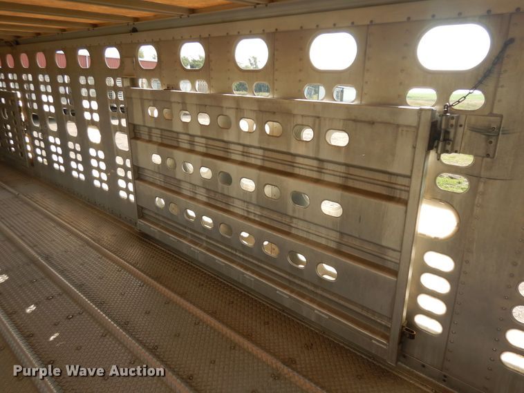 image for item KU9438 2005 Wilson PSDCL-402H  livestock trailer