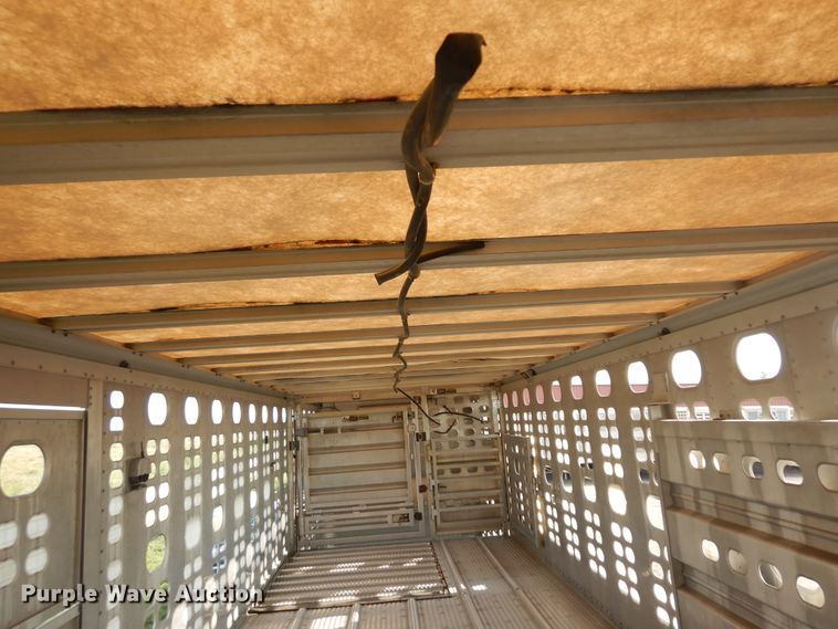 image for item KU9438 2005 Wilson PSDCL-402H  livestock trailer