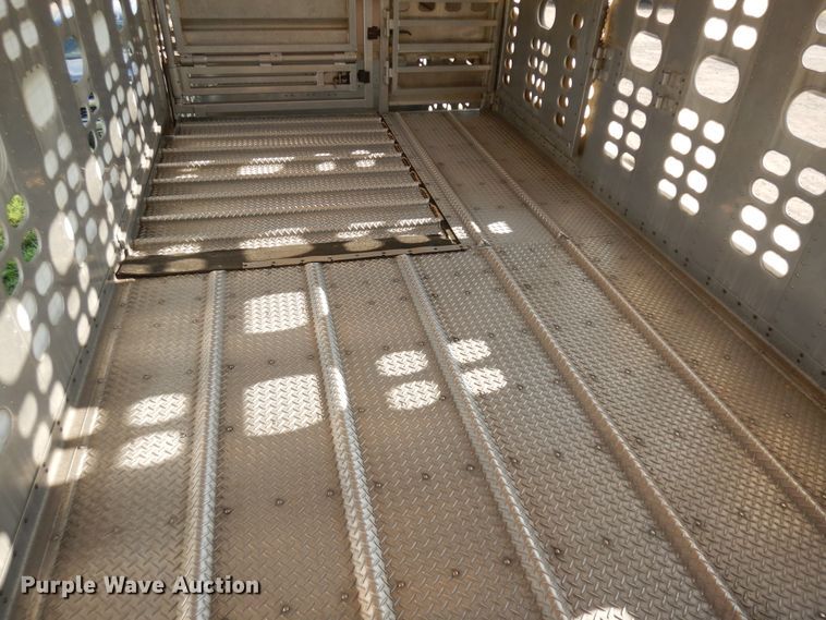 image for item KU9438 2005 Wilson PSDCL-402H  livestock trailer