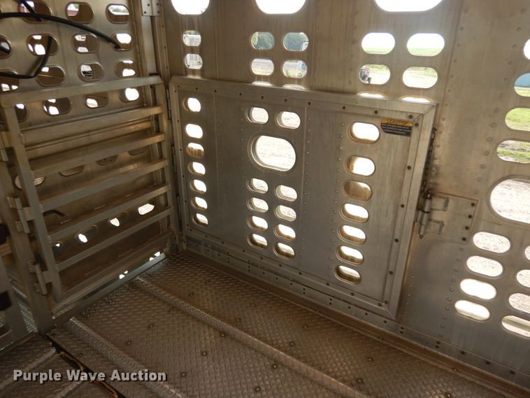 image for item KU9438 2005 Wilson PSDCL-402H  livestock trailer