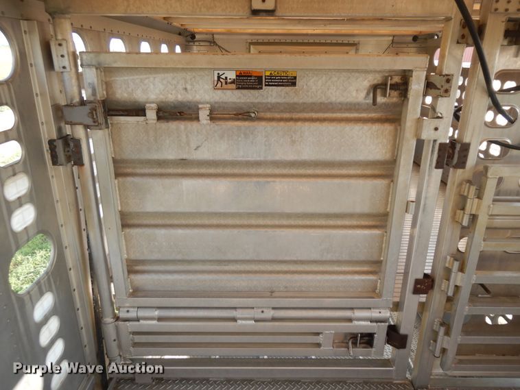 image for item KU9438 2005 Wilson PSDCL-402H  livestock trailer