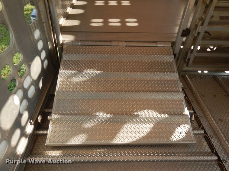 image for item KU9438 2005 Wilson PSDCL-402H  livestock trailer