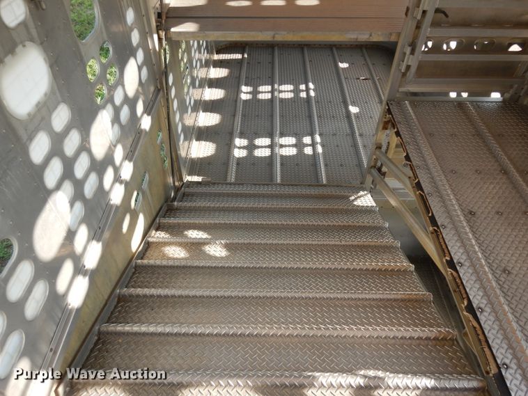 image for item KU9438 2005 Wilson PSDCL-402H  livestock trailer