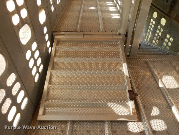 image for item KU9438 2005 Wilson PSDCL-402H  livestock trailer