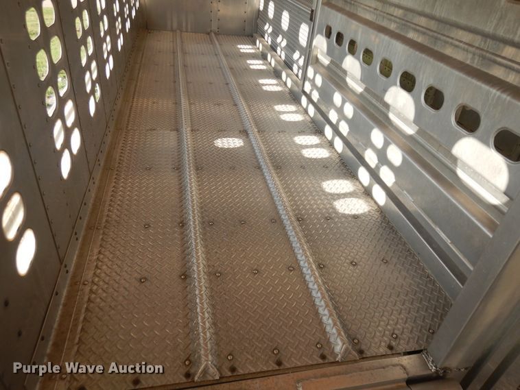 image for item KU9438 2005 Wilson PSDCL-402H  livestock trailer