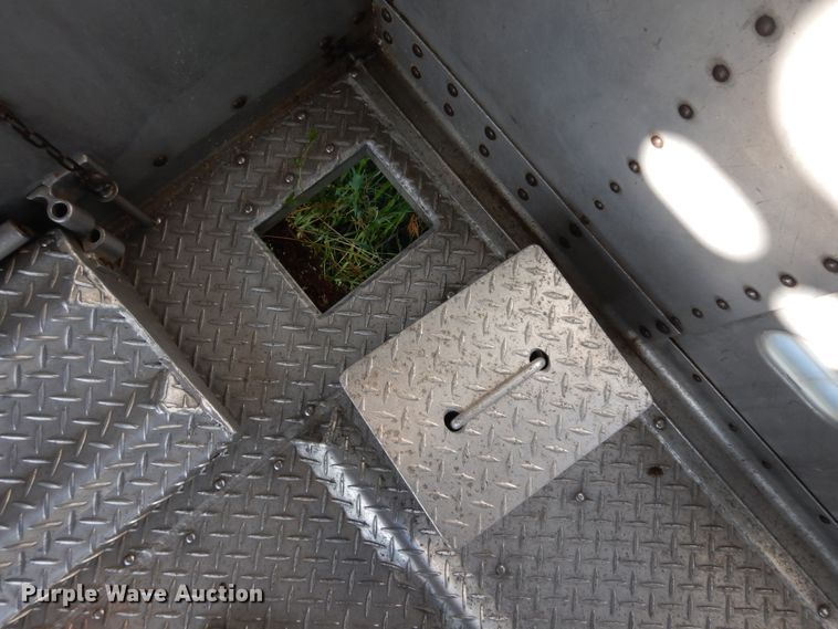 image for item KU9438 2005 Wilson PSDCL-402H  livestock trailer