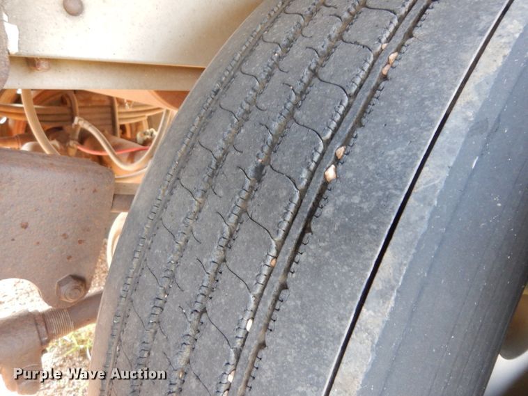 image for item KU9438 2005 Wilson PSDCL-402H  livestock trailer