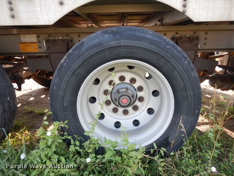 image for item KU9438 2005 Wilson PSDCL-402H  livestock trailer