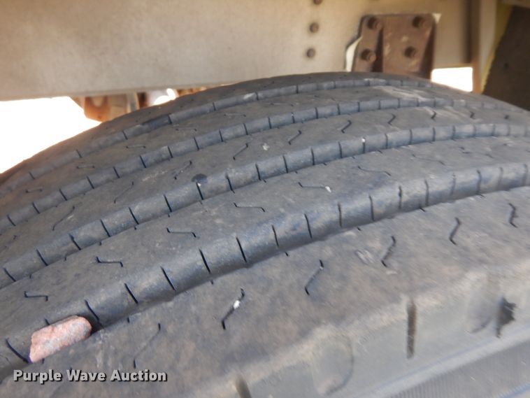 image for item KU9438 2005 Wilson PSDCL-402H  livestock trailer