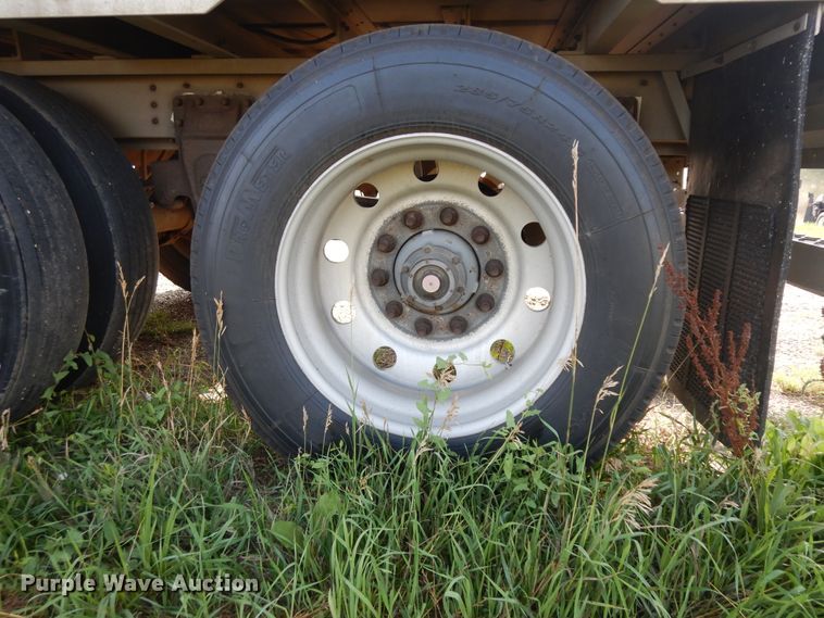 image for item KU9438 2005 Wilson PSDCL-402H  livestock trailer