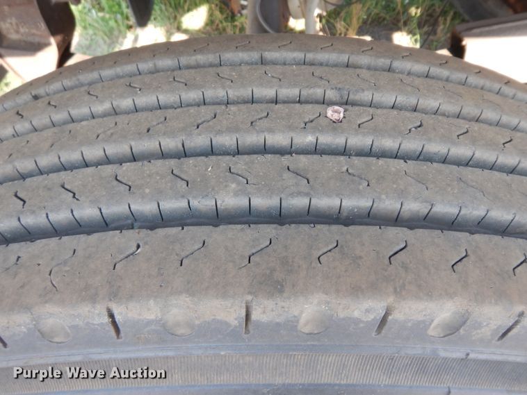 image for item KU9438 2005 Wilson PSDCL-402H  livestock trailer