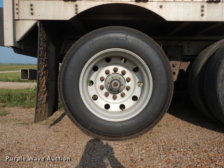 image for item KU9438 2005 Wilson PSDCL-402H  livestock trailer