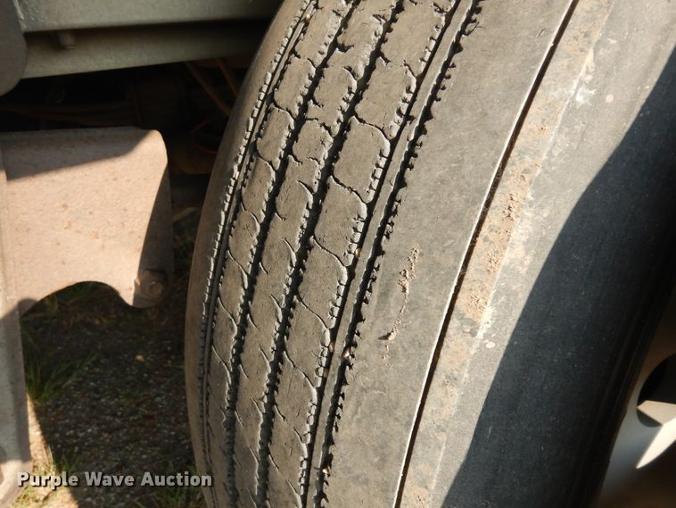 image for item KU9438 2005 Wilson PSDCL-402H  livestock trailer