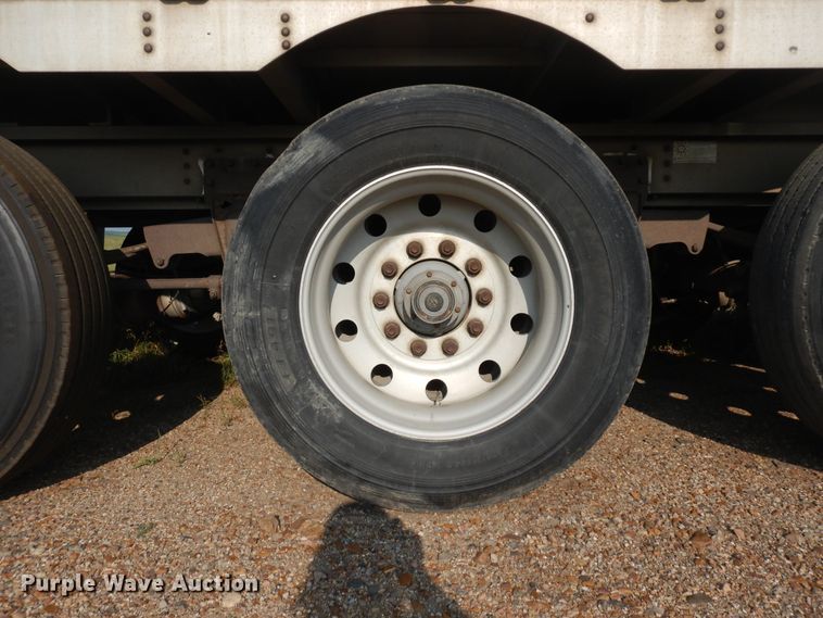 image for item KU9438 2005 Wilson PSDCL-402H  livestock trailer