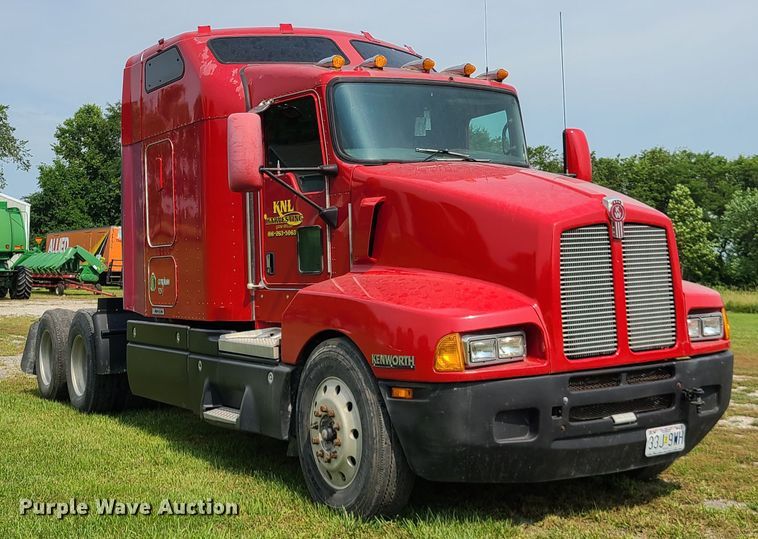image for item L1296 2007 Kenworth T600  semi truck