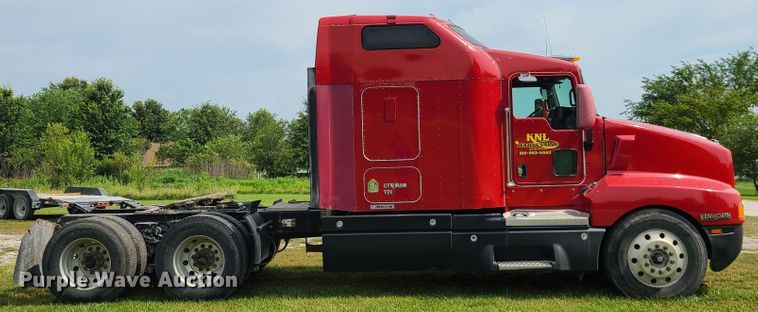image for item L1296 2007 Kenworth T600  semi truck
