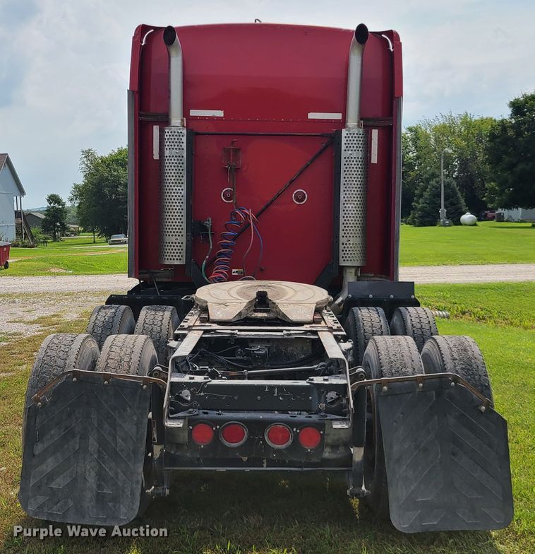 image for item L1296 2007 Kenworth T600  semi truck