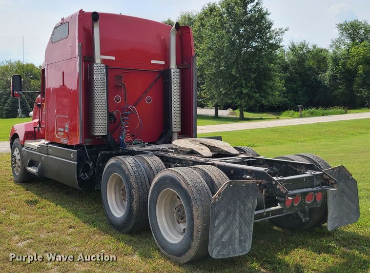 image for item L1296 2007 Kenworth T600  semi truck