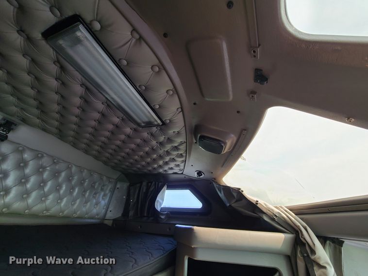 image for item L1296 2007 Kenworth T600  semi truck