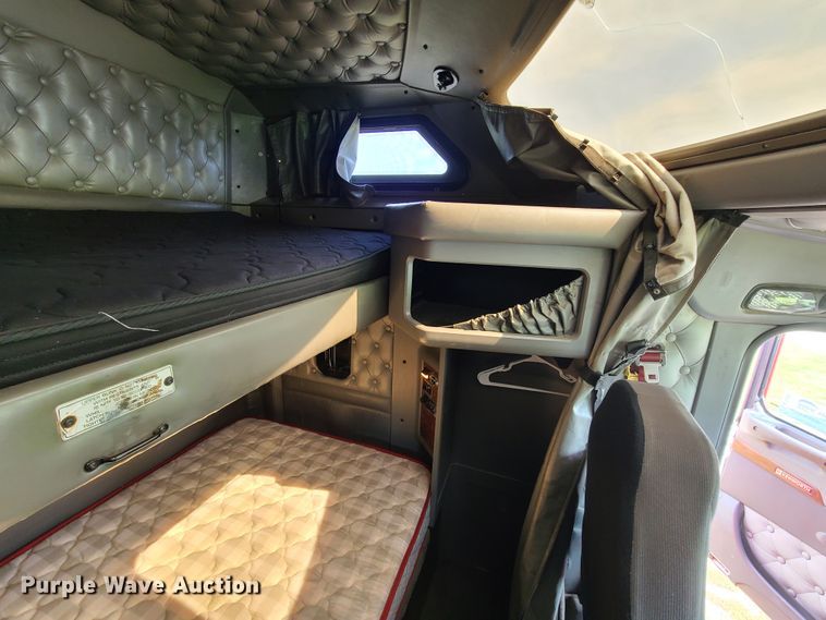 image for item L1296 2007 Kenworth T600  semi truck