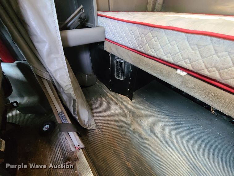 image for item L1296 2007 Kenworth T600  semi truck