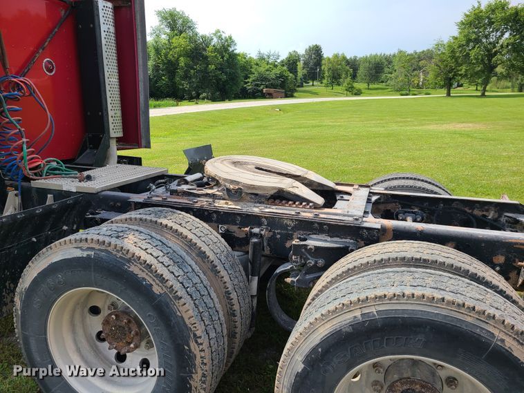 image for item L1296 2007 Kenworth T600  semi truck