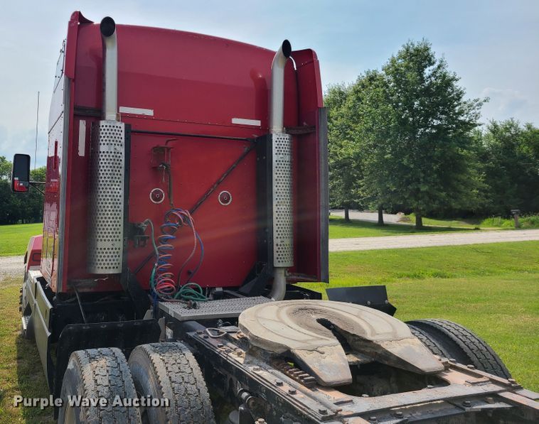 image for item L1296 2007 Kenworth T600  semi truck