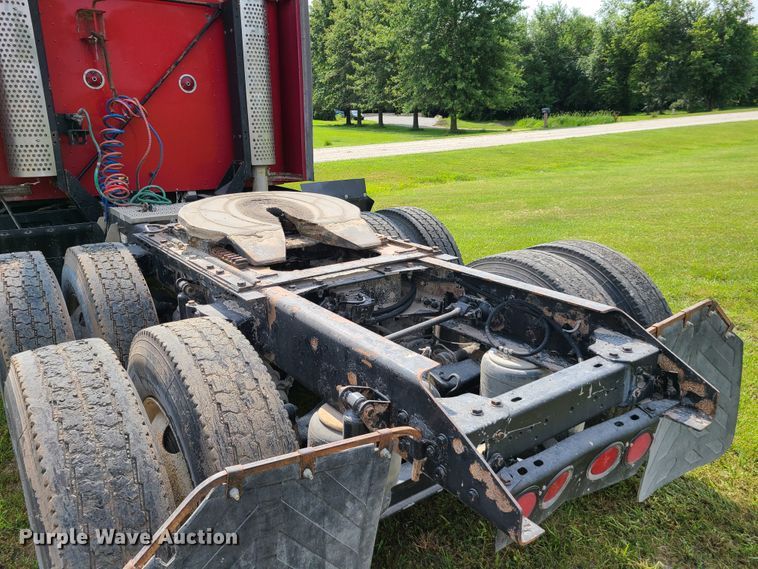 image for item L1296 2007 Kenworth T600  semi truck