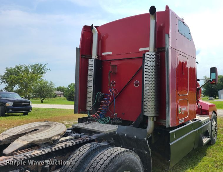 image for item L1296 2007 Kenworth T600  semi truck