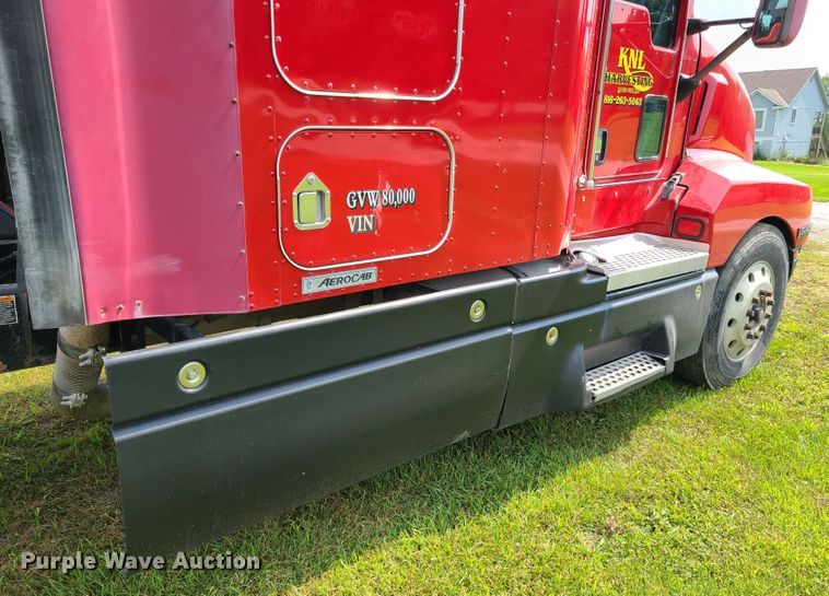image for item L1296 2007 Kenworth T600  semi truck