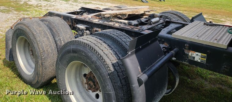 image for item L1296 2007 Kenworth T600  semi truck