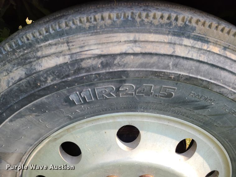 image for item L1296 2007 Kenworth T600  semi truck