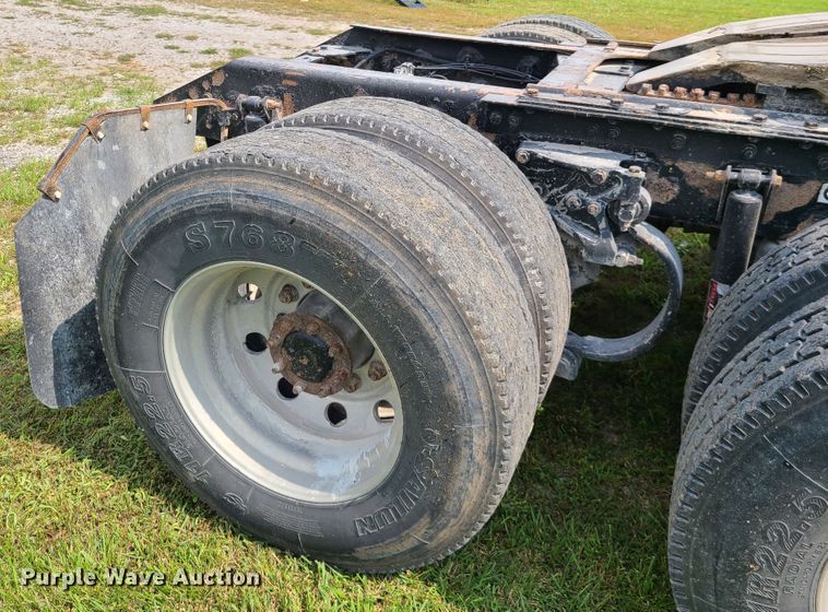 image for item L1296 2007 Kenworth T600  semi truck