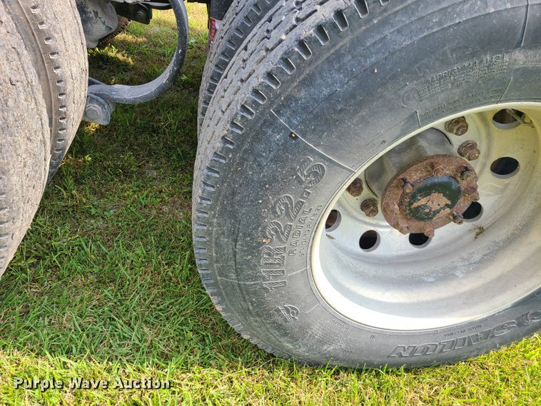 image for item L1296 2007 Kenworth T600  semi truck