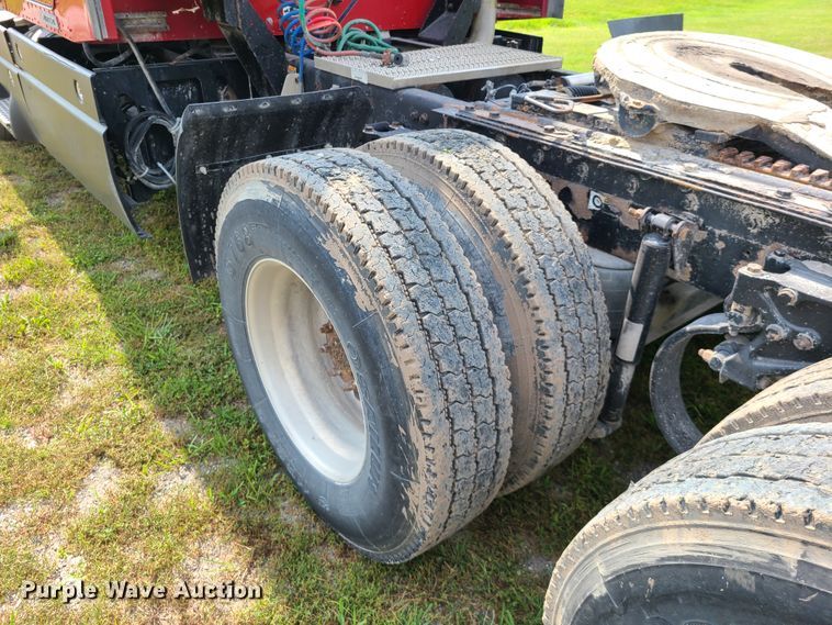 image for item L1296 2007 Kenworth T600  semi truck