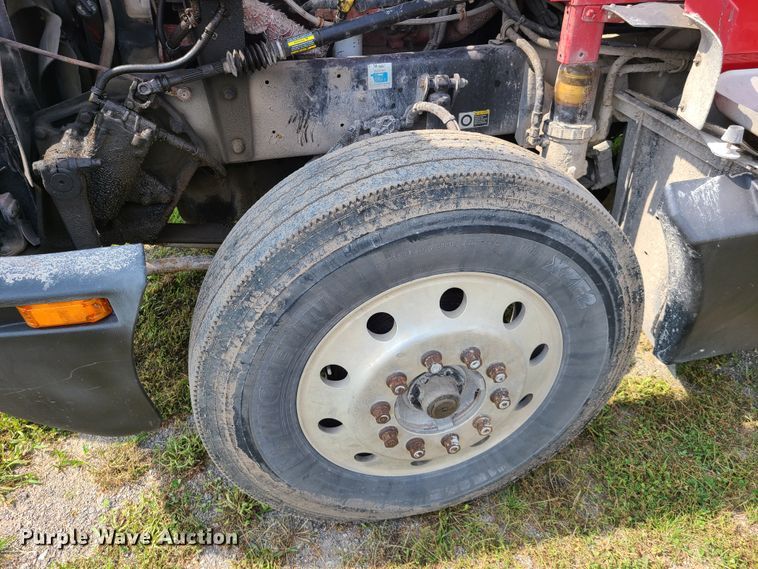 image for item L1296 2007 Kenworth T600  semi truck