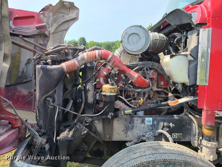 image for item L1296 2007 Kenworth T600  semi truck