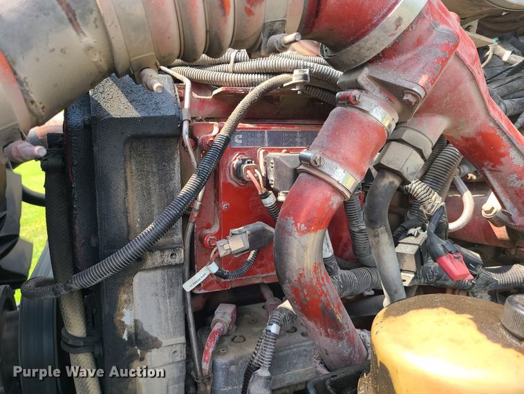 image for item L1296 2007 Kenworth T600  semi truck